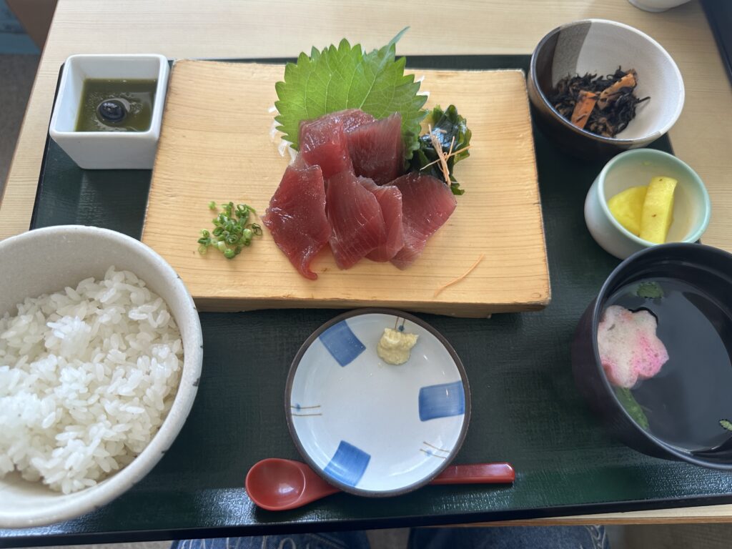 ☆御前崎海鮮なぶら市場に行ってきました😀 海の恵みを丸ごと楽しむスポットガイド~😀☆ ランチ~鰹😀 1 IMG 1833